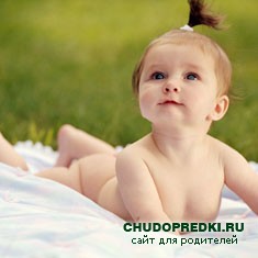 малыш в доме