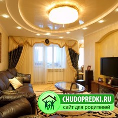 Дизайн потолков в гостиной